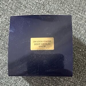 Estee Lauder Double Wear
Sheer Flattery Loose Powder